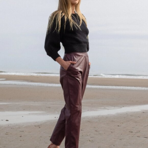 NEW Heidi Merrick Burgundy vegan Leather pants - Picture 1 of 4